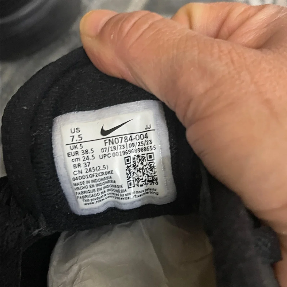 Nike Air Max Solo black Low-top living casual shoes Size 7.5
